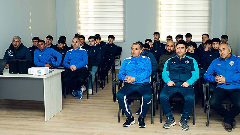 UEFA-nın nümayəndəsi “Kəpəz”in heyətinə seminar keçib