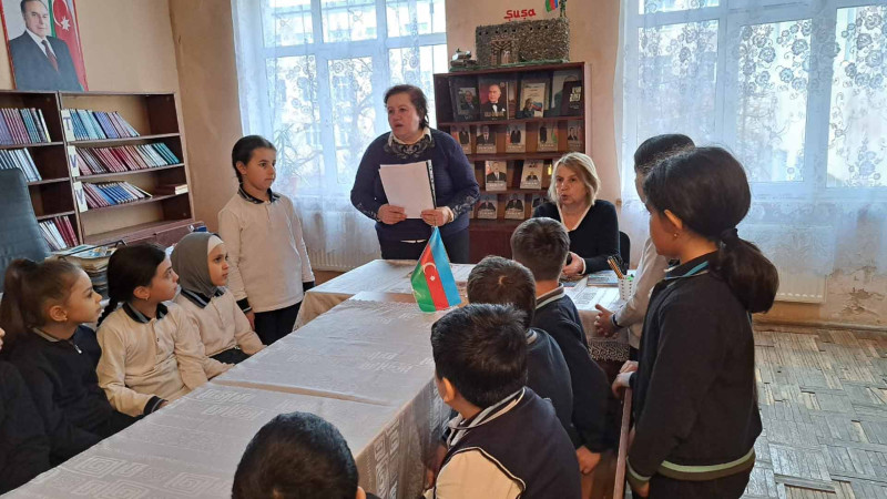 Məktəblilərlə Bu tarixi unutmayın adlı söhbət aparılıb