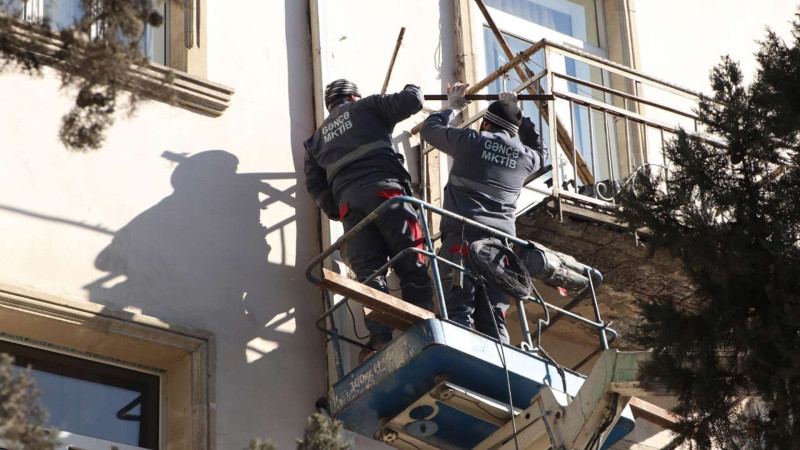 Binalarda qəzalı olan eyvanlar təmir olunur