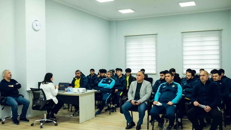 “Kəpəz”in heyəti üçün maliyyə savadlılığı təlimi keçirilib