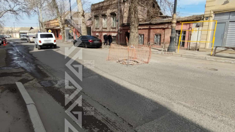 Atatürk prospektində təhlükəli lüklər təmir olunur