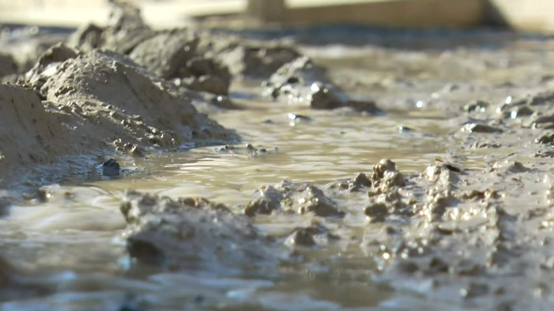 Beşinci mikrorayonda kanalizasiya quyuları daşır