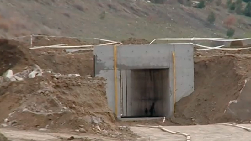 Ötən il daşan süni gölün kənarları bərkidilir