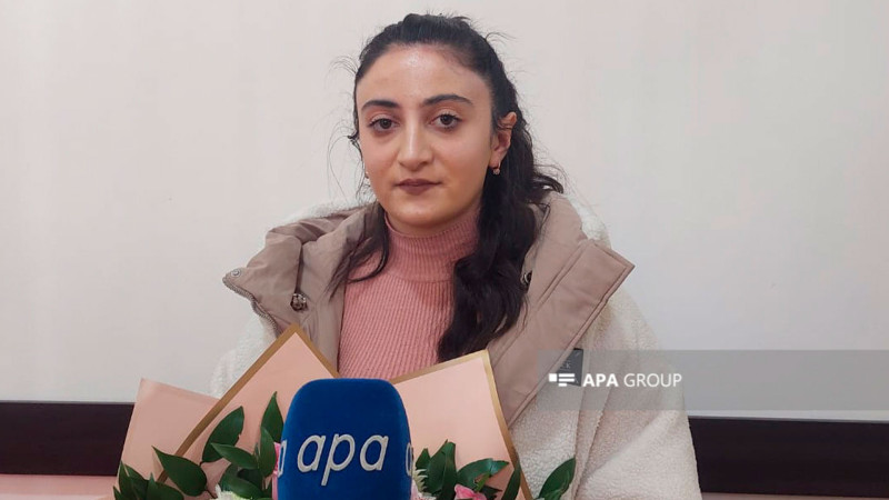 18 yaşı tamam olan iki tələbə səs verib