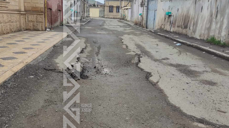 Şəhərin bir sıra küçələri yağışdan sonra yararsız hala düşüb