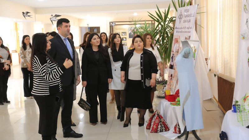 8 nömrəli tam orta məktəbdə sərgi keçirilib