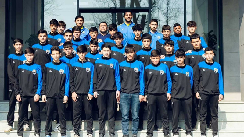 Yeniyetmə futbolçular ilə görüş keçirilib