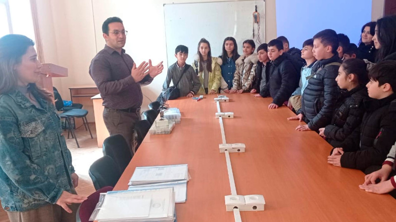 Şagirdlər ADAU-ya ekskursiya ediblər