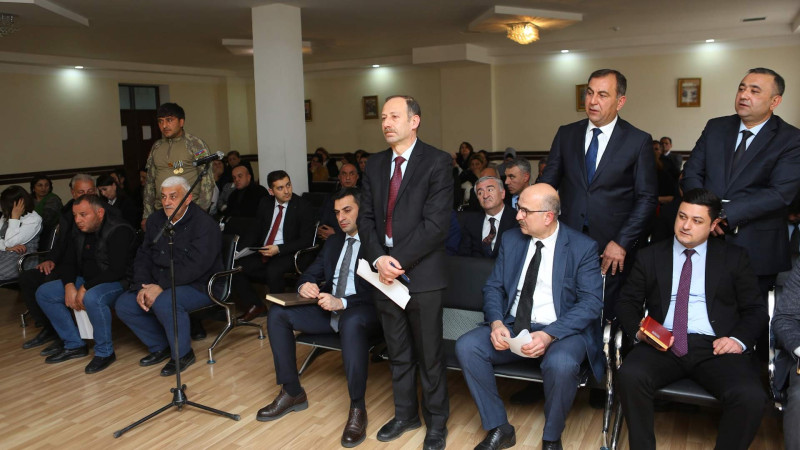 Niyazi Bayramov vətəndaşları fərdi qaydada dinləyib