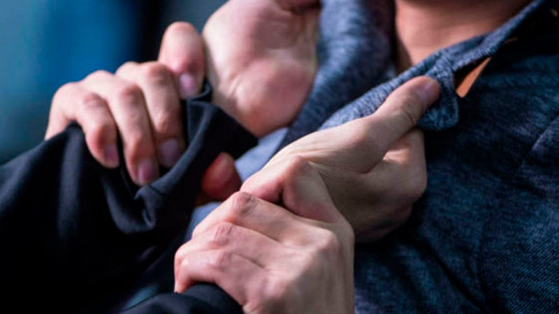 Türk tələbələr arasında bıçaqlanma olub