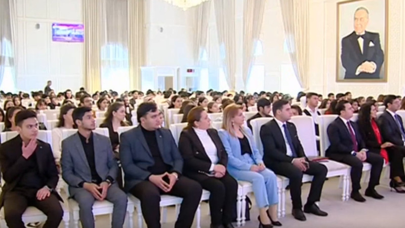 ADAU-da tələbələr üçün seminarlar davam edir