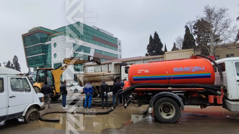 Mərkəzdə baş vermiş kommunal qəza aradan qaldırılır