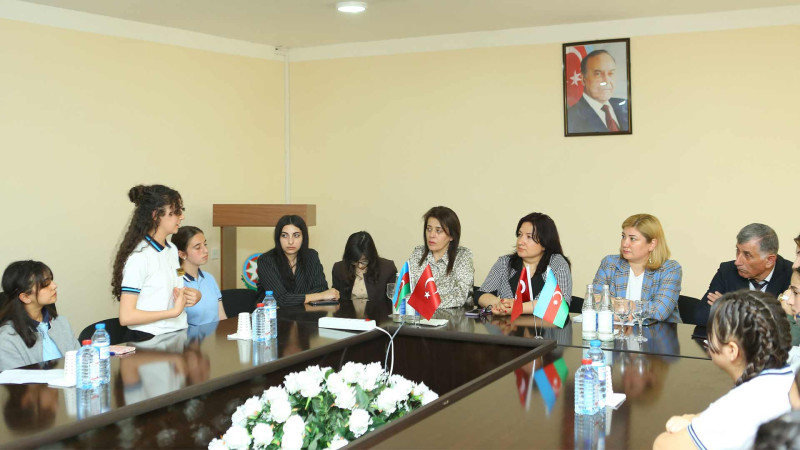 Pərvin Kərimzadə Uşaq Səfirlər Məclisinin nümayəndələri ilə görüşüb