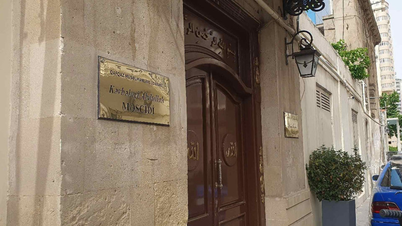 Şəhər sakini məsciddən pul oğurlayıb, gecə klubunda xərcləyib