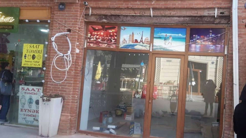 Tarixi binada reklam baneri yerləşdirən şəxslə bağlı tədbir görülüb