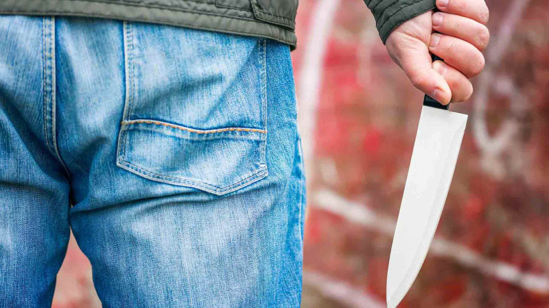 32 yaşlı şəxsi tanışı bıçaqlayıb