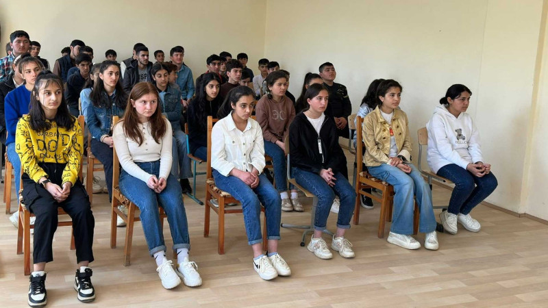 FHN-in əməkdaşları gəncləri maarifləndiriblər