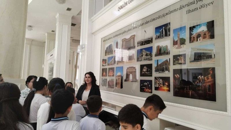Şagirdlər Heydər Əliyev Mərkəzində olublar