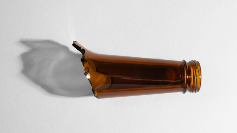 16 yaşlı məktəbli sinif yoldaşını şüşə parçası ilə vurub