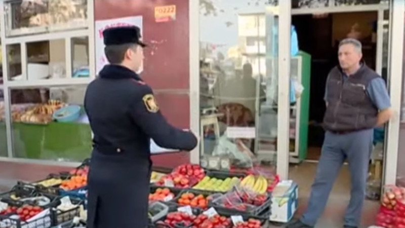 Polis əməkdaşları küçə ticarətinə qarşı tədbirlər görüblər
