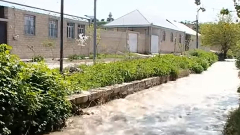 Sakinlər arxın çirkli və üstünün açıq olmasından narahatdırlar