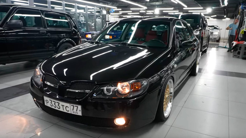 Navai 4 il taksi fəaliyyəti göstərdiyi maşınını nümayiş etdirib