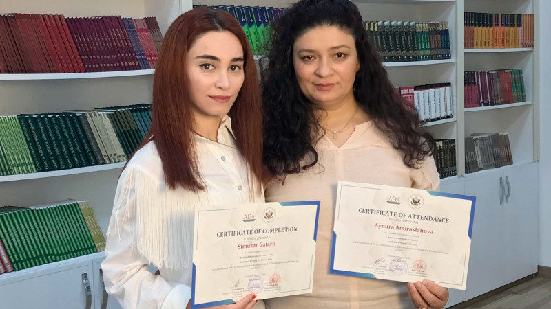 AMEA Gəncə Bölməsinin iki əməkdaşına sertifikatlar təqdim olunub