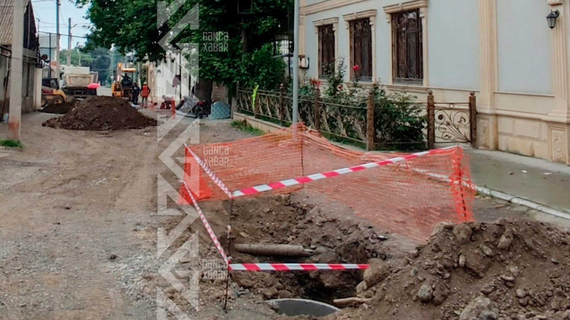 Küçələrin birinə yeni su və kanalizasiya xətti çəkilir