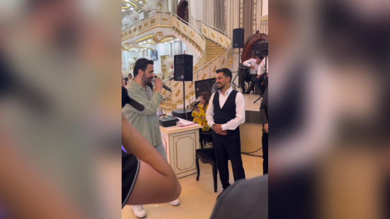 Orxan Zeynallı fanatlarından birinin toyuna qatılıb