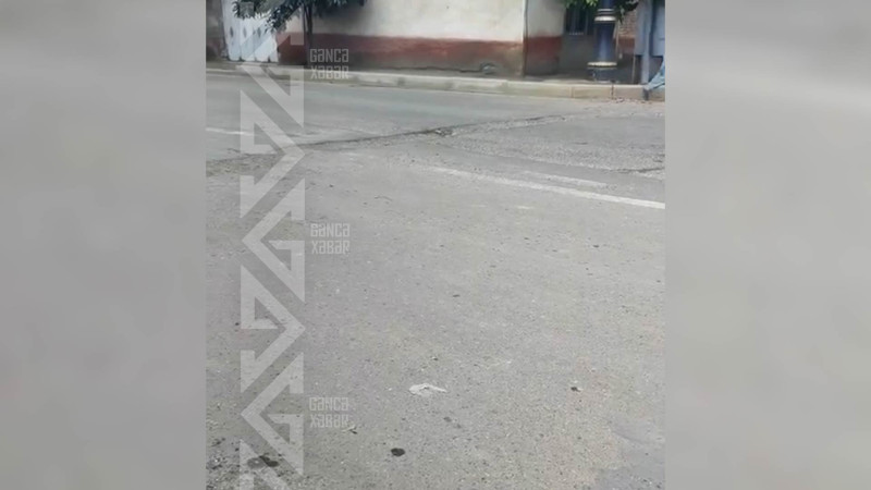 Kəsişmələrin birində avtomobillərin hərəkətinə maneə yaranıb