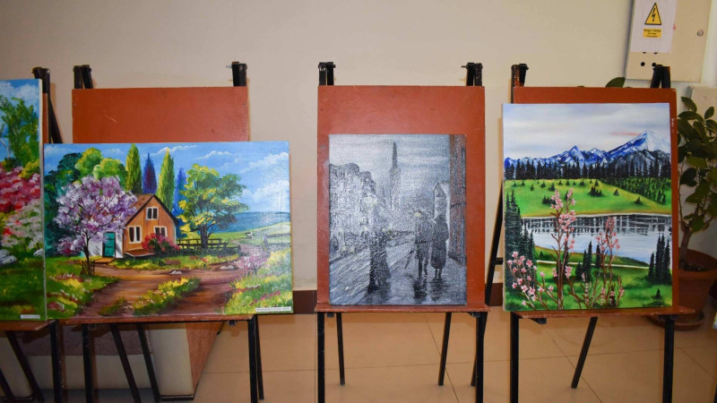 ADAU-da rəsm sərgisi olub