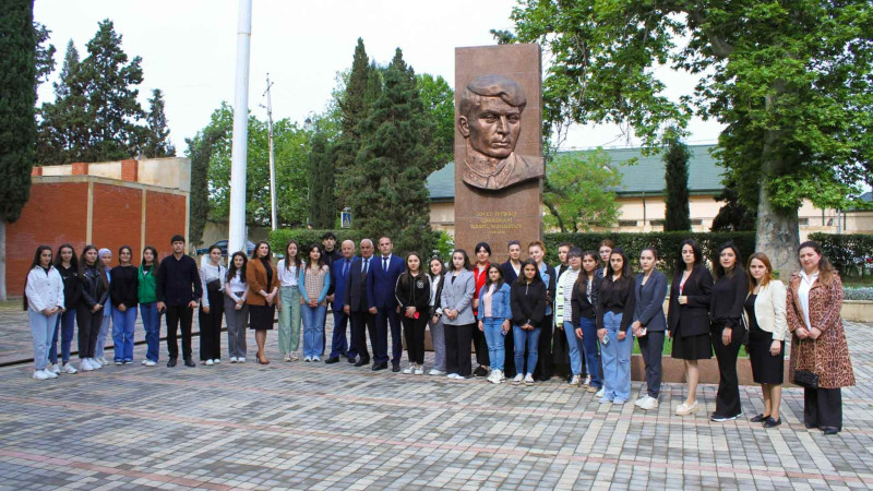 İsrafil Məmmədovun məzarı ziyarət olunub