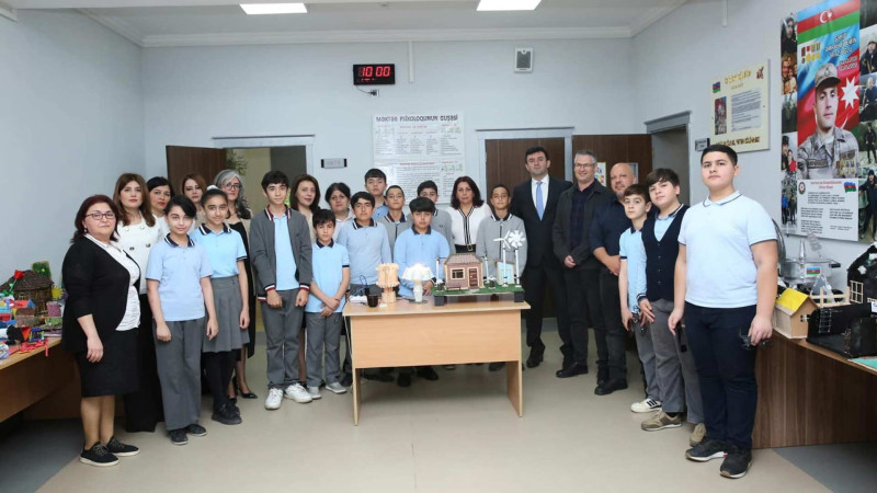 ORT İsrail komandasının nümayəndələri şagirdlərlə görüşüblər