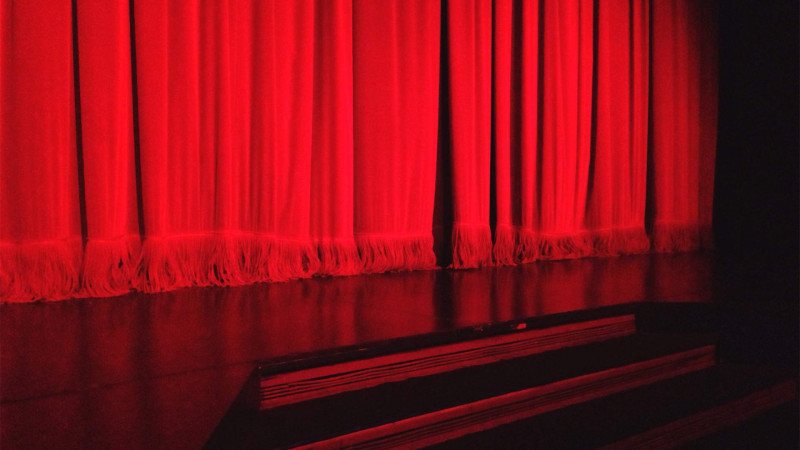 Milli statusu alan Dram Teatrında işçilərin maaşı artırılır