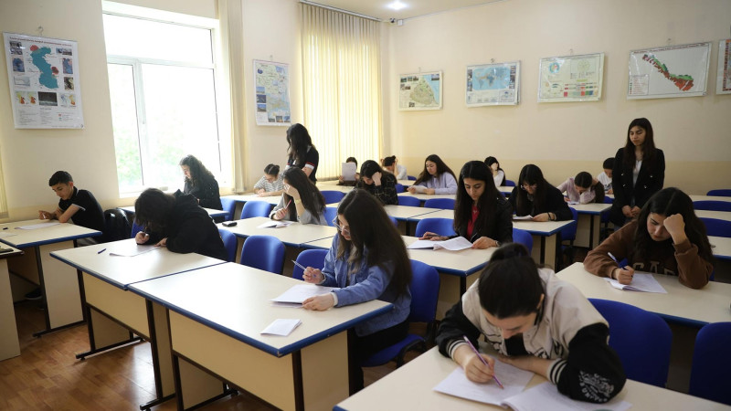 11-ci sinif şagirdləri fənn olimpiadasında iştirak ediblər