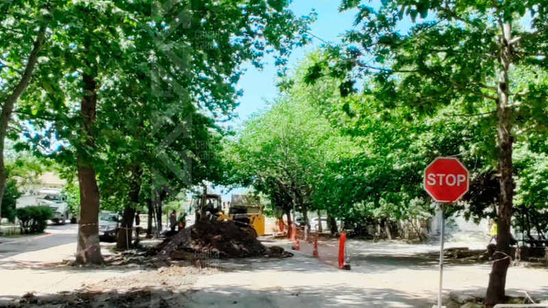 Şəhərin bir neçə yerinə su və kanalizasiya sistemləri çəkilir