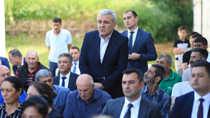 Niyazi Bayramov vətəndaşlarla görüşüb