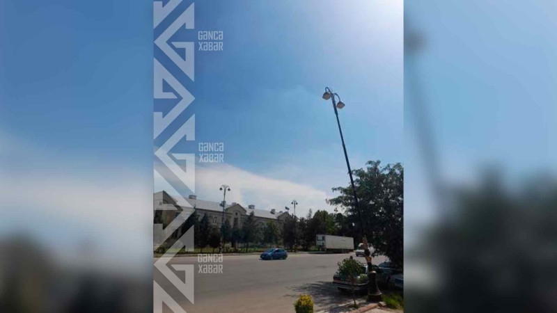 Prospektdəki işıq dirəyi aşmaq üzrədir