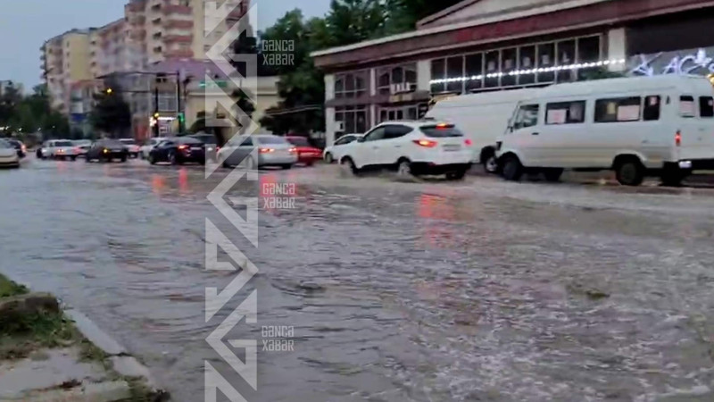 Şəhərə gözlənilmədən sel gəlib