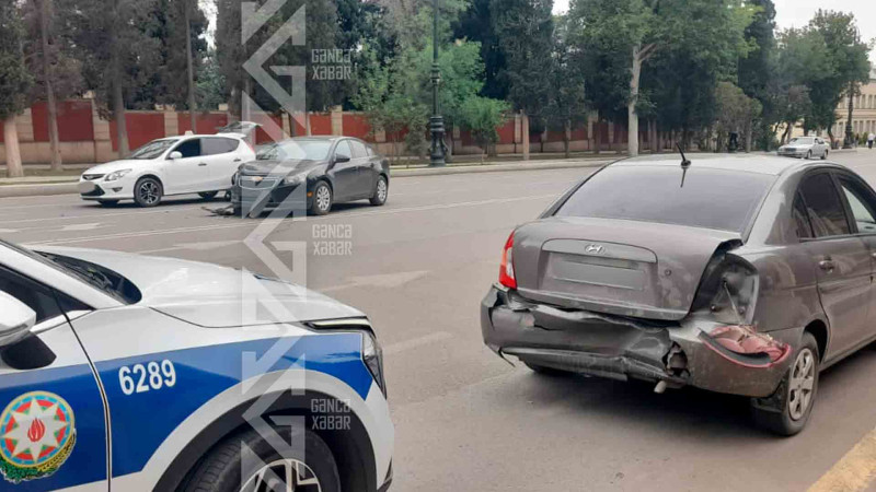 Üç avtomobilin toqquşması nəticəsində qəza olub