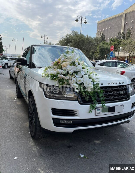 Goranboyda Range Roverlə toy karvanında sürətlə hərəkət edən gəncəli sürücü saxlanılıb