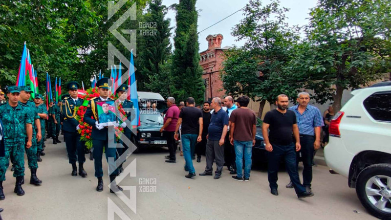 İldırım vurmasından dünyasını dəyişən hərbçi dəfn olunub