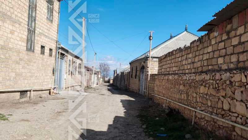 Şəhərin bir neçə ərazisində asfalt örtüyü yoxdur