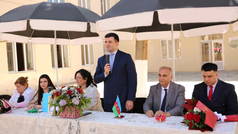 Şəhər rəsmiləri Son zəng tədbirində iştirak ediblər