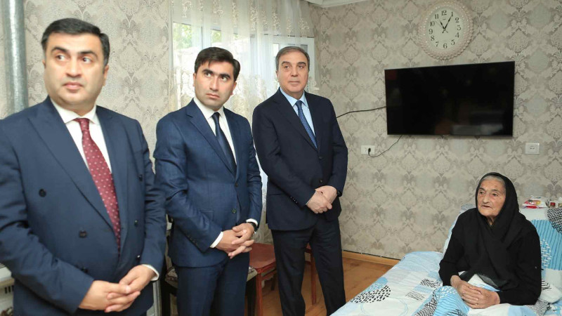 Milli Qəhrəman adı verilən Natiq Qasımovun ailəsi ziyarət olunub