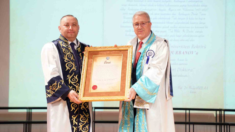 ADAU-nun rektoru Zəfər Qurbanov mükafatlandırılıb