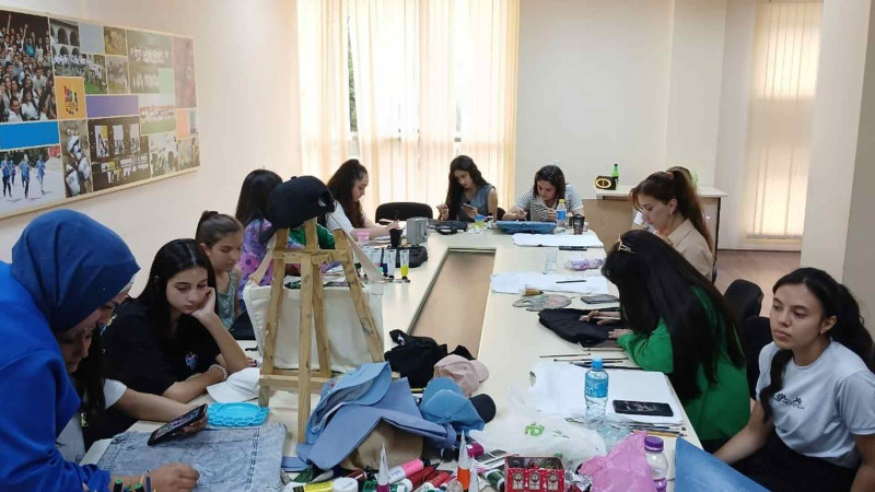 Geyim üzərində rəsm master-klası keçirilib