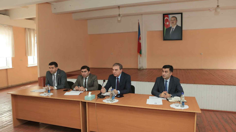 Niyazi Bayramov sakinləri narahat edən məsələləri dinləyib