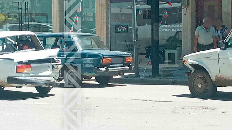 Kəsişmələrin birində iki avtomobil toqquşub