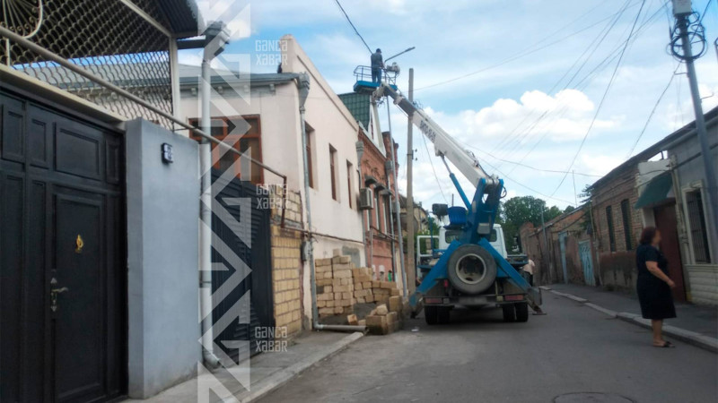 Küçələrin biri işıqlandırılıb